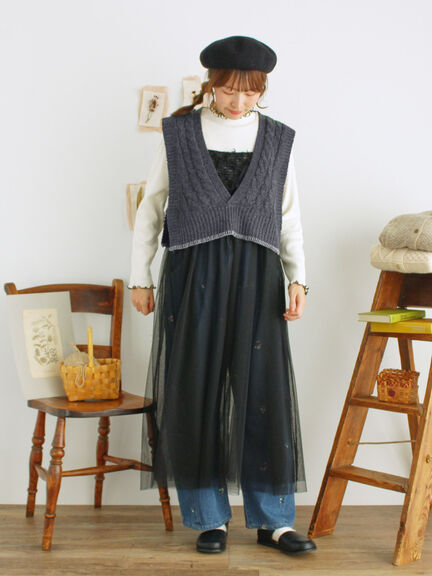 ◎ブランケットステッチケーブル編みショートベスト（オフホワイト/チャコールグレー）｜Samansa Mos2（サマンサ モスモス）通販