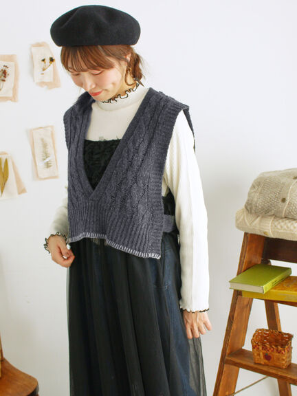 ◎ブランケットステッチケーブル編みショートベスト（オフホワイト/チャコールグレー）｜Samansa Mos2（サマンサ モスモス）通販
