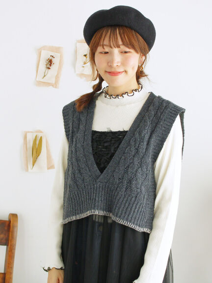 ◎ブランケットステッチケーブル編みショートベスト（オフホワイト/チャコールグレー）｜Samansa Mos2（サマンサ モスモス）通販