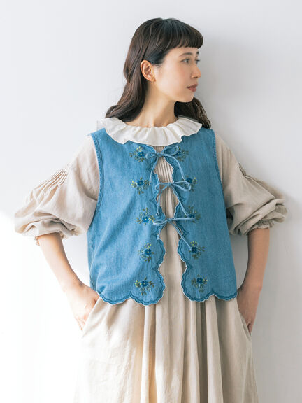 【kazumi×Samansa Mos2】刺繍入リボンベスト（ベージュ/サックスブルー/ブルー）｜Samansa Mos2（サマンサ モスモス）通販