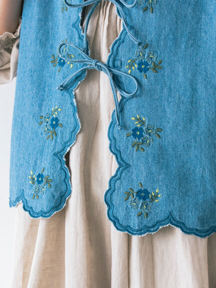 【kazumi×Samansa Mos2】刺繍入リボンベスト（ベージュ/サックスブルー/ブルー）｜Samansa Mos2（サマンサ モスモス）通販