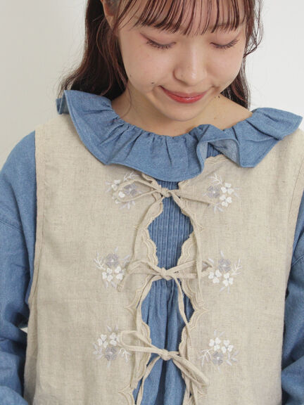 【kazumi×Samansa Mos2】刺繍入リボンベスト（ベージュ/サックスブルー/ブルー）｜Samansa Mos2（サマンサ モスモス）通販