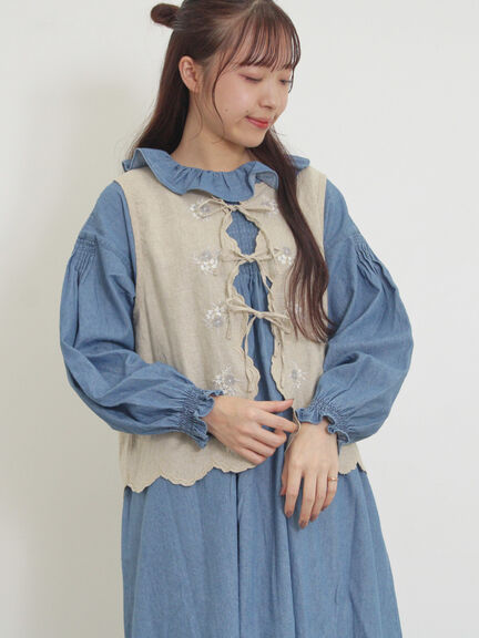 【kazumi×Samansa Mos2】刺繍入リボンベスト（ベージュ/サックスブルー/ブルー）｜Samansa Mos2（サマンサ モスモス）通販