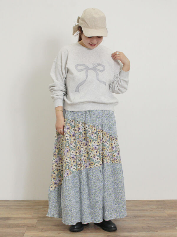 セール】 リボン&ロゴチュールアップリケ刺繍スウェット