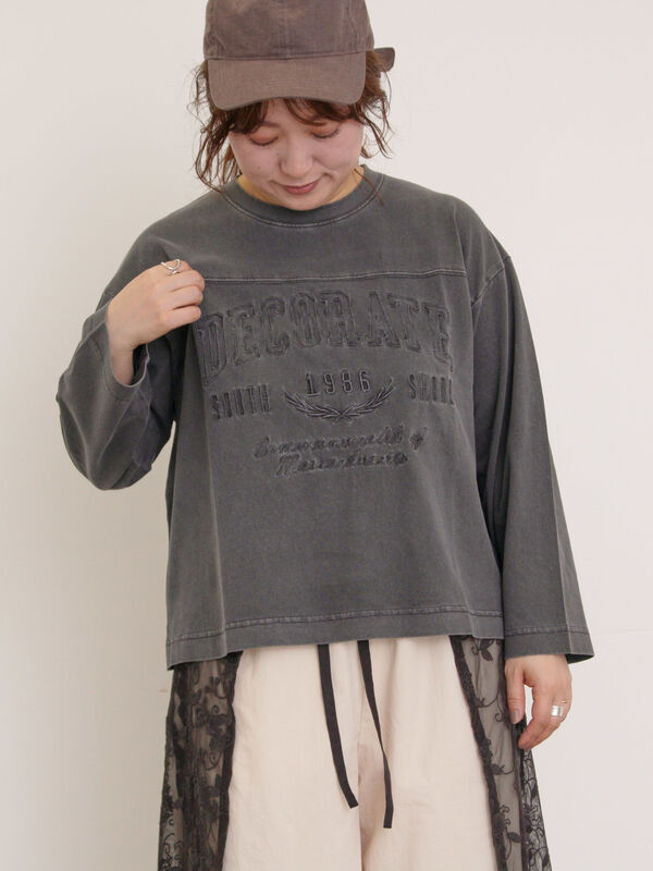 セール】 ピグメント加工ロゴ刺繍ロングTシャツ（オフホワイト