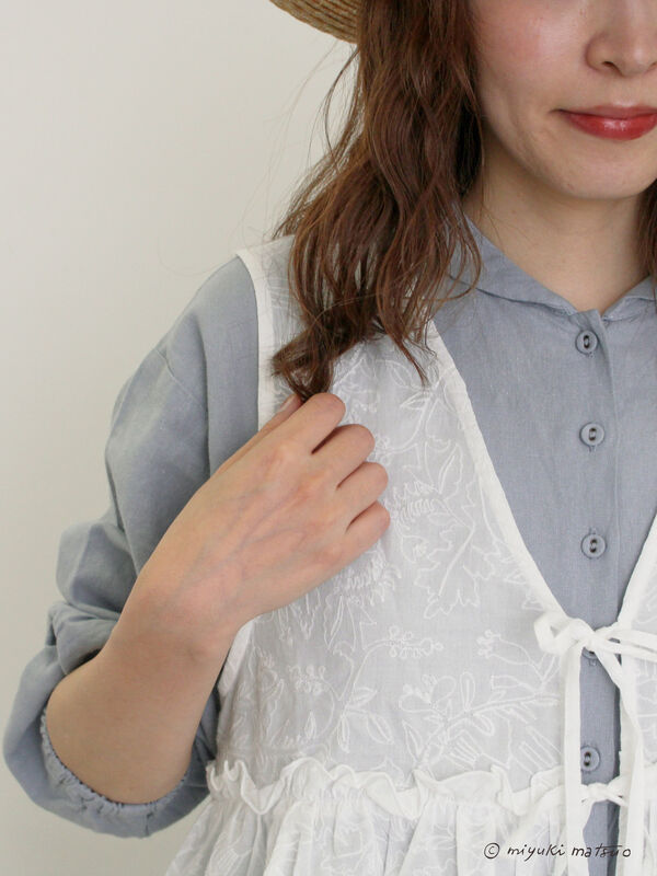 セール】 【miyuki matsuo×Samansa Mos2】刺繍ベスト（オフ
