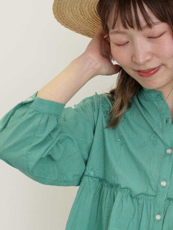AMBIDEX Store ○袖刺繍ギャザーブラウス(F アオ): CHILD WOMAN