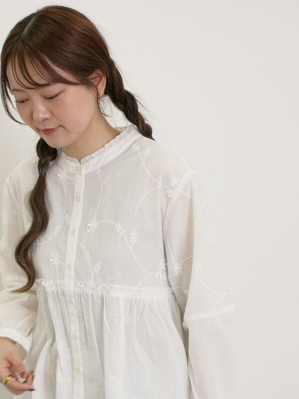 セール】 3D刺繍切替ギャザーブラウス（オフホワイト/ブラック
