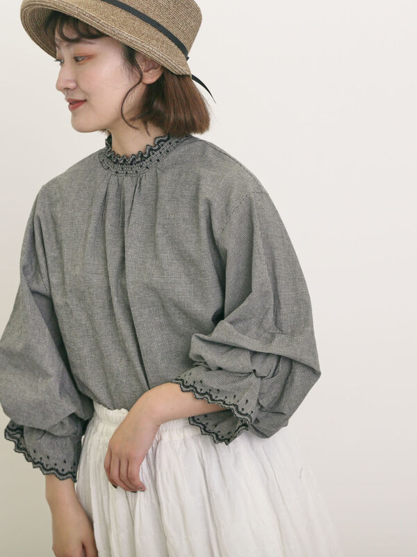 セール】 襟レースシャーリング袖タックブラウス（オフホワイト
