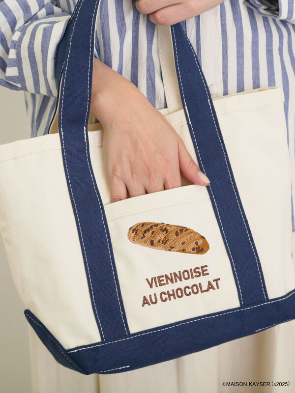 セール】 【MAISON KAYSER】刺繍キャンバスバッグ（キャメル/ネイビー