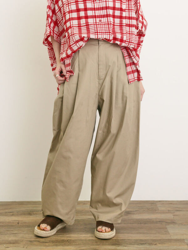 セール】 【M/Lサイズ】パン屋さんみたいなタックパンツ（オフホワイト