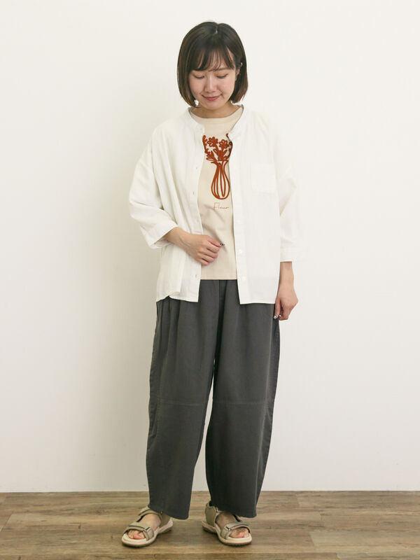 セール】 バンドカラーゆるシャツ（オフホワイト/チャコールグレー