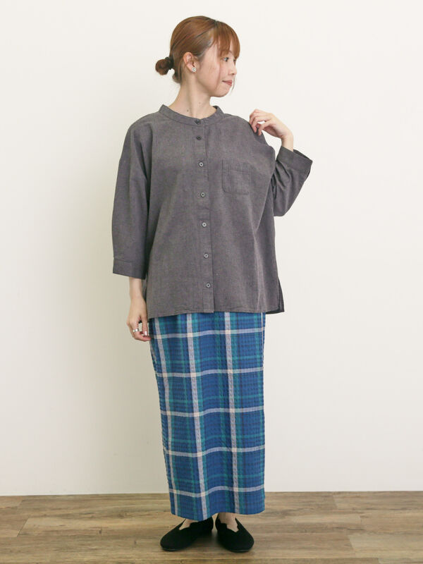 セール】 バンドカラーゆるシャツ（オフホワイト/チャコールグレー