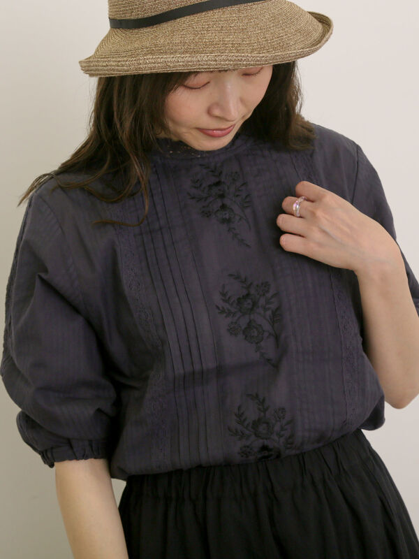 フラワー柄刺繍レースブラウス（チャコールグレー）｜Samansa Mos2（サマンサ モスモス）通販