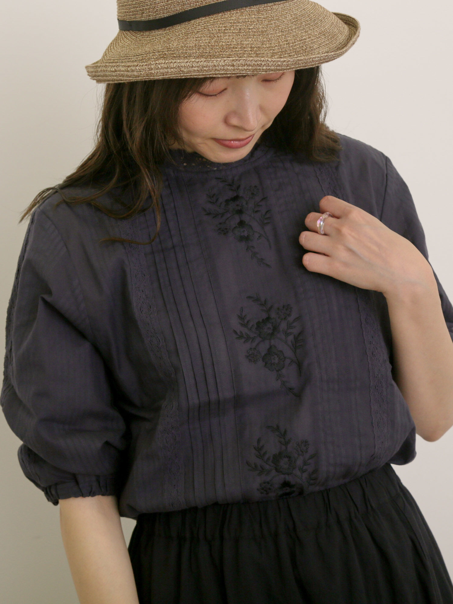 セール】 フラワー柄刺繍レースブラウス（オフホワイト