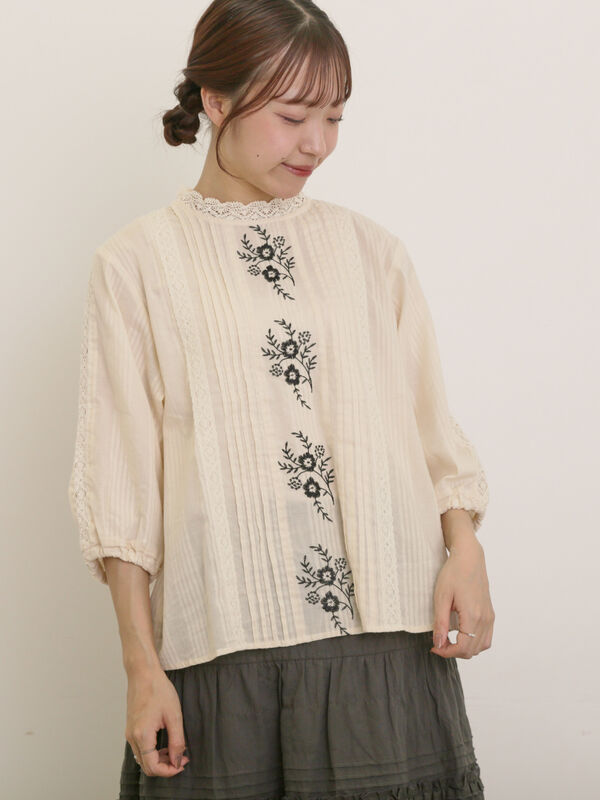 セール】 フラワー柄刺繍レースブラウス（オフホワイト