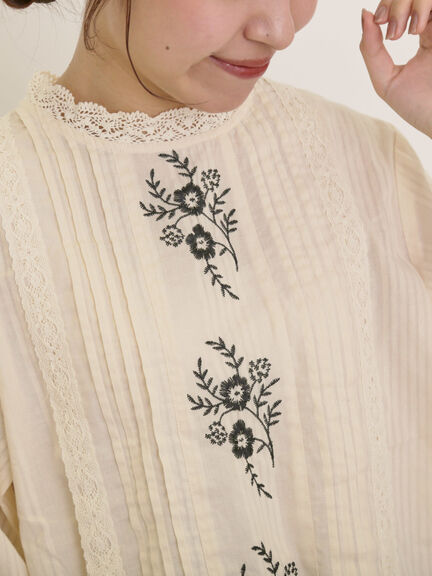 フラワー柄刺繍レースブラウス（オフホワイト/チャコールグレー/ピンク/キナリ）｜Samansa Mos2（サマンサ モスモス）通販