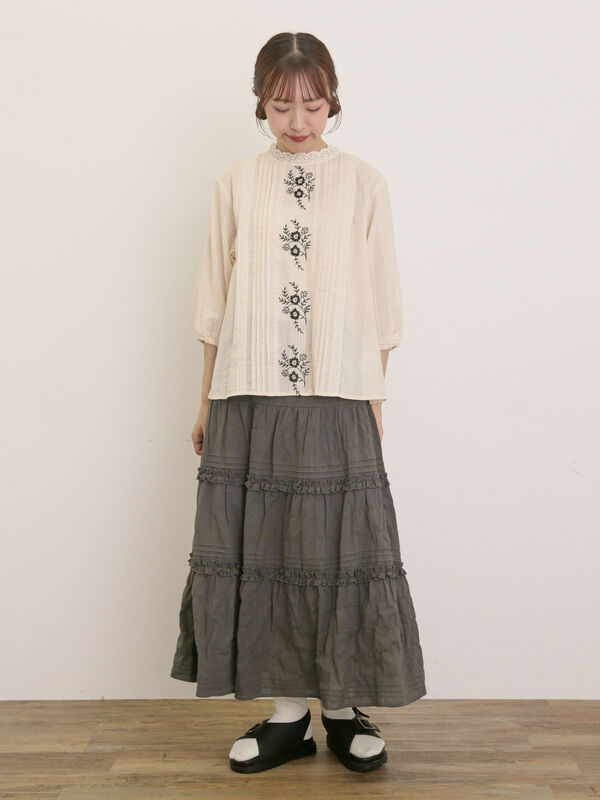 セール】 フラワー柄刺繍レースブラウス（オフホワイト