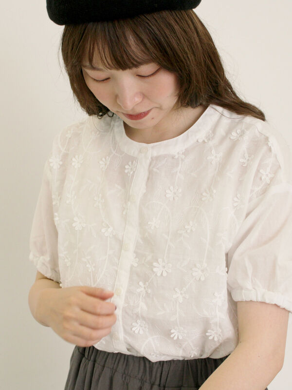 3D刺繍バンドカラーブラウス（オフホワイト）｜Samansa Mos2（サマンサ モスモス）通販