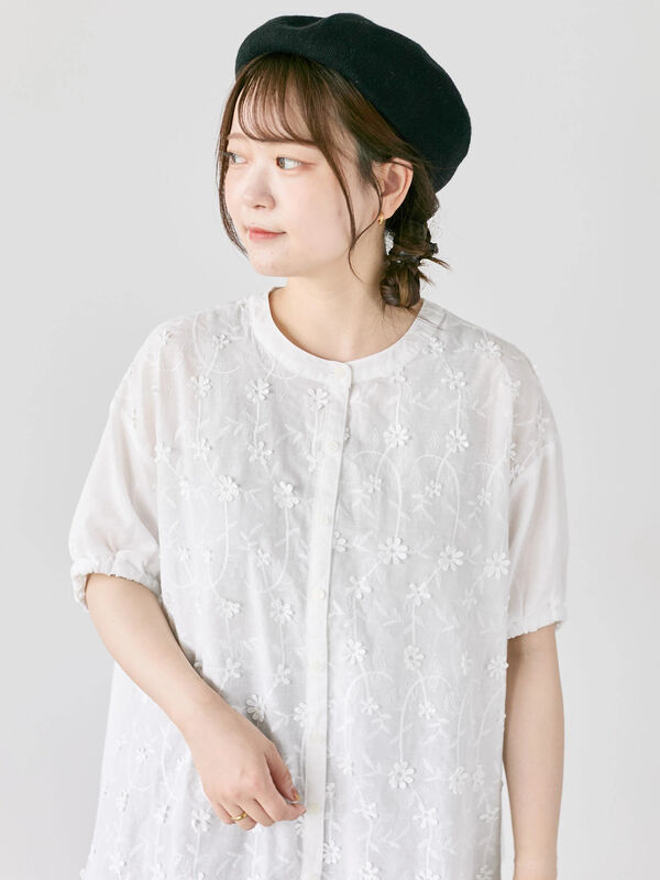 セール】 3D刺繍バンドカラーブラウス（オフホワイト/ブラック