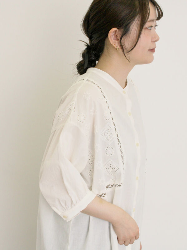 セール】 レース切替バンドカラーブラウス（オフホワイト/ブラック