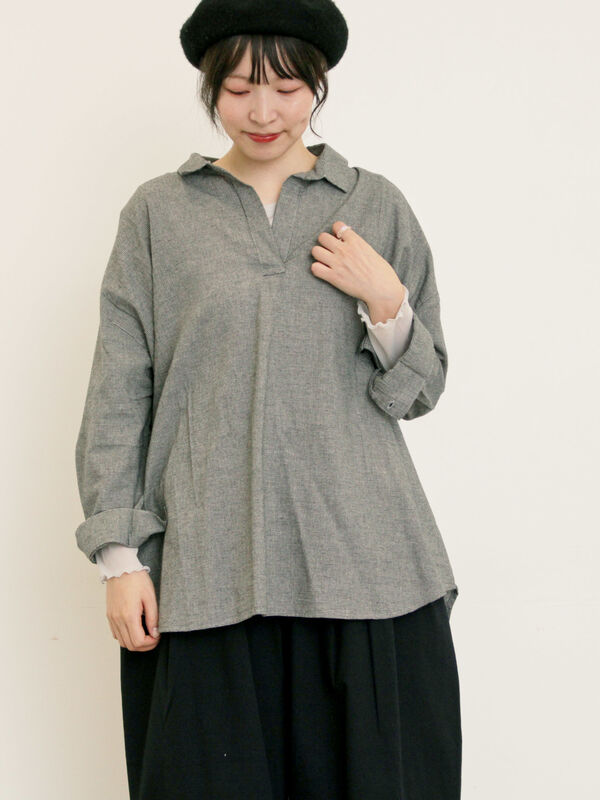セール】 後ろ釦スキッパーチュニック（チャコールグレー/ベージュ