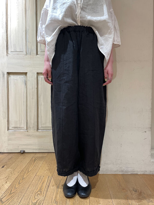 立川限定】リネン裾フリルパンツ（オフホワイト