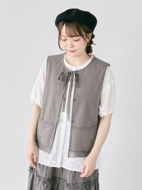 セール】 レース付きリボン開きベスト（グレー/チャコールグレー