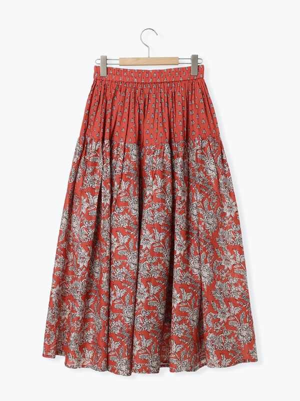 サマンサタバサ☆ボタニカル柄スカート ガーデンボタニカル柄タックミディアムスカート（スカート