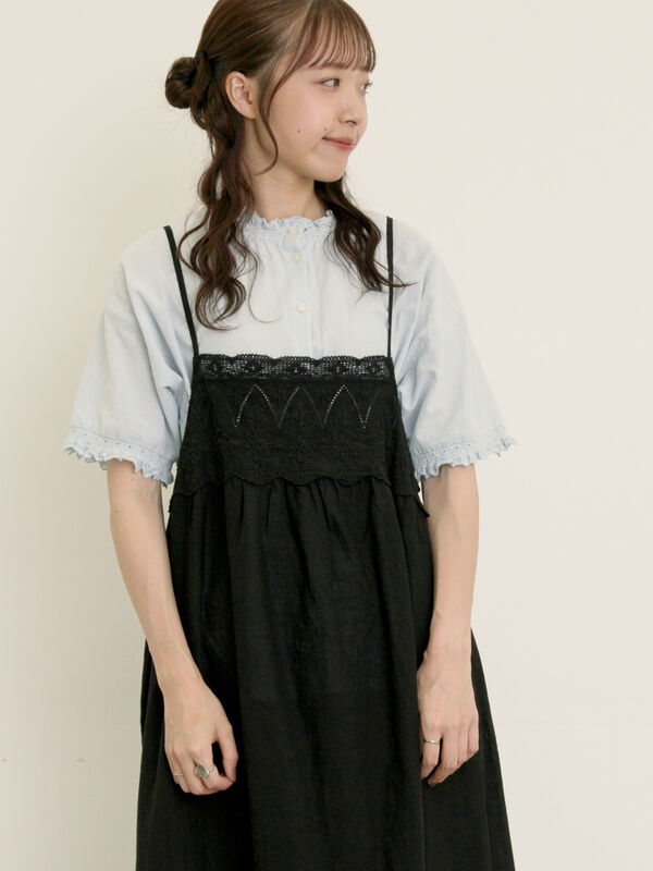 人気　スカラップ黒　フリル22白シャツ　2点 期間限定】 スカラップフリル前後2WAYブラウス（オフホワイト