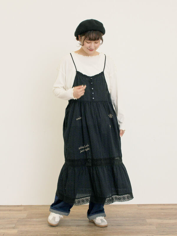 yukiemon刺繍入り黒のひざ丈ワンピース yukiemon刺繍入り黒のひざ丈ワンピース yukiemon刺繍付き黒ワンピース