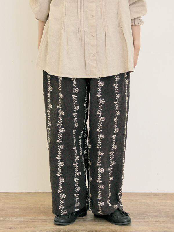 本日までSALE【kazumi×Samansa Mos2】刺繍パンツ kazumi×Samansa Mos2】刺繍パンツ（ブラック/ピンク/ベージュ