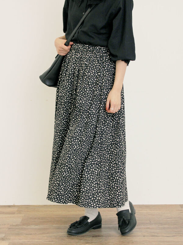 セール】 柄アソートタックスカート（オフホワイト/チャコールグレー