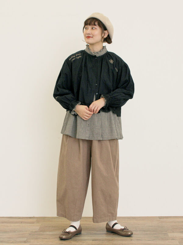 セール】 ランダム刺繍入りブラウス（ブラック/ボルドー/グリーン