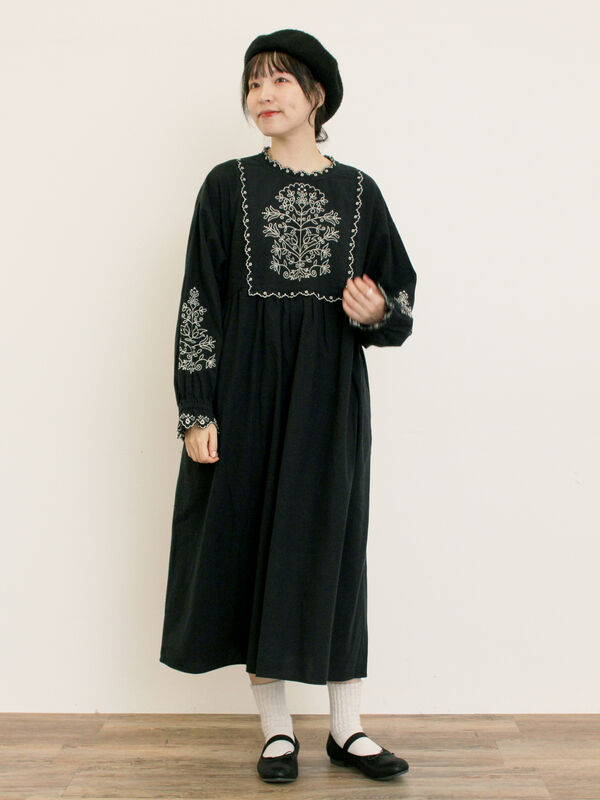 【S/Mサイズ】配色刺繍ワンピース（グレー/ブラック/レッド/キナリ）｜Samansa Mos2（サマンサ モスモス）通販