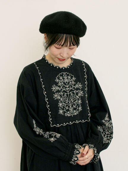 【S/Mサイズ】配色刺繍ワンピース（グレー/ブラック/レッド/キナリ）｜Samansa Mos2（サマンサ モスモス）通販