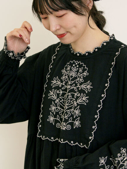 【S/Mサイズ】配色刺繍ワンピース（グレー/ブラック/レッド/キナリ）｜Samansa Mos2（サマンサ モスモス）通販