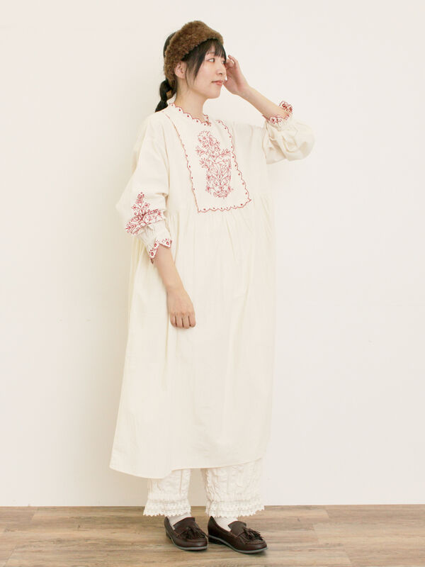 セール】 【S/Mサイズ】配色刺繍ワンピース（グレー/ブラック/レッド