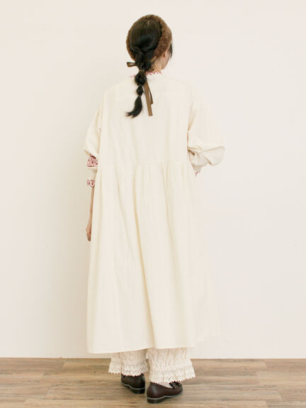 【S/Mサイズ】配色刺繍ワンピース（グレー/ブラック/レッド/キナリ）｜Samansa Mos2（サマンサ モスモス）通販