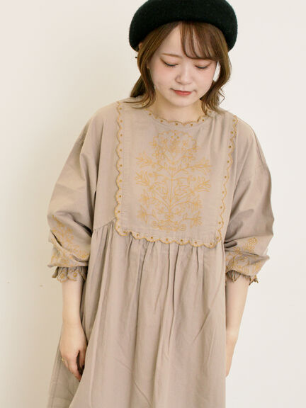 【S/Mサイズ】配色刺繍ワンピース（グレー/ブラック/レッド/キナリ）｜Samansa Mos2（サマンサ モスモス）通販