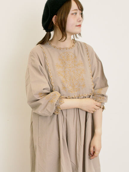 【S/Mサイズ】配色刺繍ワンピース（グレー/ブラック/レッド/キナリ）｜Samansa Mos2（サマンサ モスモス）通販