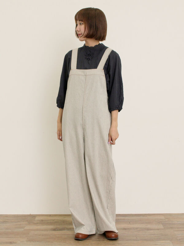 刺繍デニム/ヒッコリーサロペットパンツ（オフホワイト/ブラック