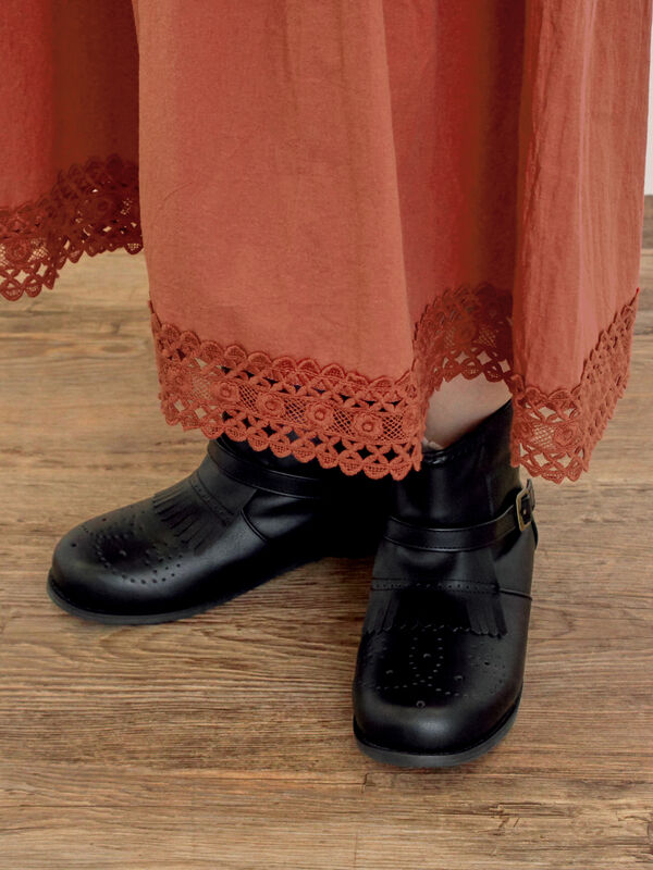 ショセ カウレザーキルトメダリオンショートブーツ新品　ブラック23.5 chausser｜カウレザー キルト メダリオン ショート ブーツ c-2359-tr