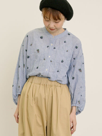 ストライプ総花柄刺繍バンドカラーシャツ（レッド/グリーン/ブルー/パープル）｜Samansa Mos2（サマンサ モスモス）通販