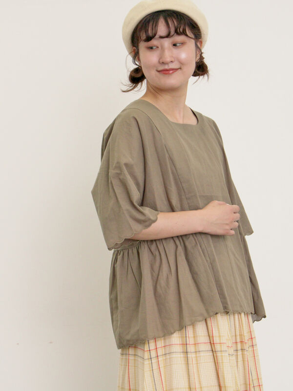 セール】 ◎裾スカラップブラウス（オフホワイト/チャコールグレー