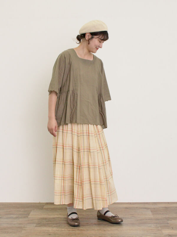 セール】 ◎裾スカラップブラウス（オフホワイト/チャコールグレー