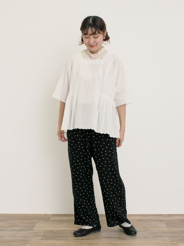 セール】 ◎裾スカラップブラウス（オフホワイト/チャコールグレー