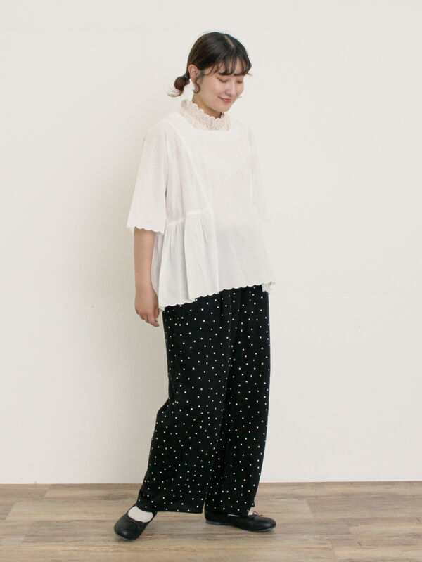 セール】 ◎裾スカラップブラウス（オフホワイト/チャコールグレー