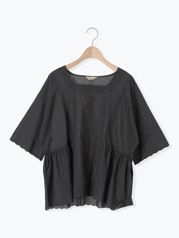 セール】 ◎裾スカラップブラウス（オフホワイト/チャコールグレー