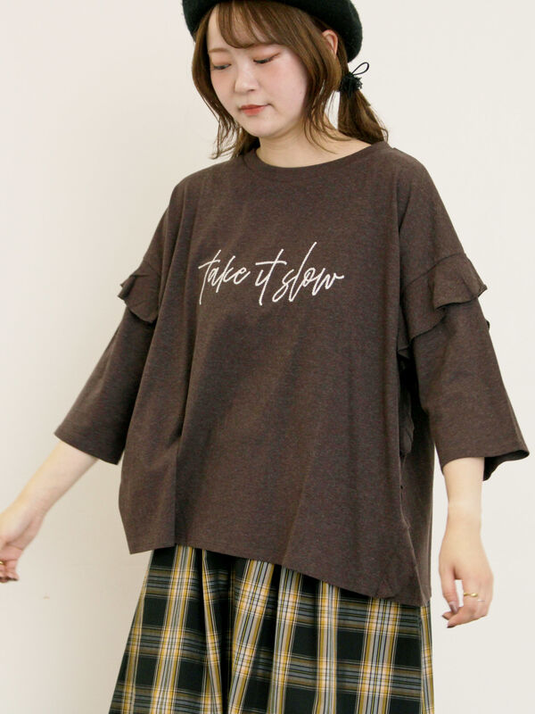 接触冷感]袖フリルロゴ刺繍Tシャツ（グレー/オレンジ/ダーク